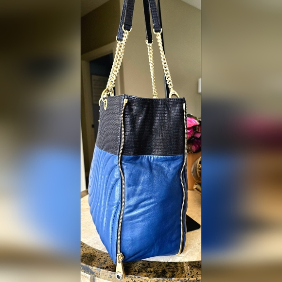 Henri Bendel No. 7 Blue Quilted Leather Expandable Zipper Shoulder Bag NWOT - Picture 8 of 16